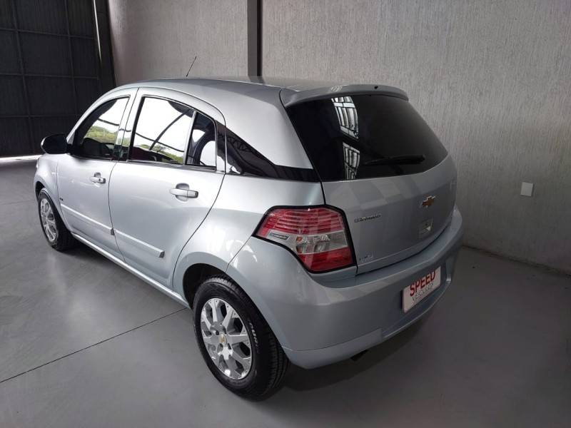 CHEVROLET - AGILE - 2010/2011 - Prata - R$ 35.900,00