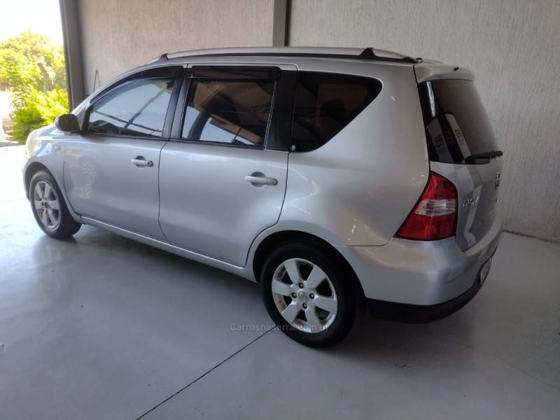 NISSAN - LIVINA - 2010/2011 - Prata - R$ 38.900,00