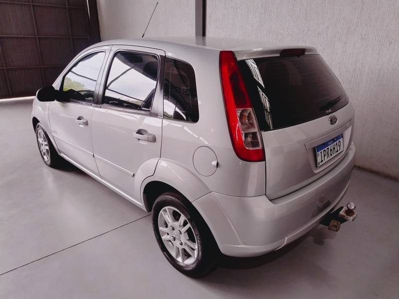 FORD - FIESTA - 2009/2009 - Prata - R$ 28.900,00