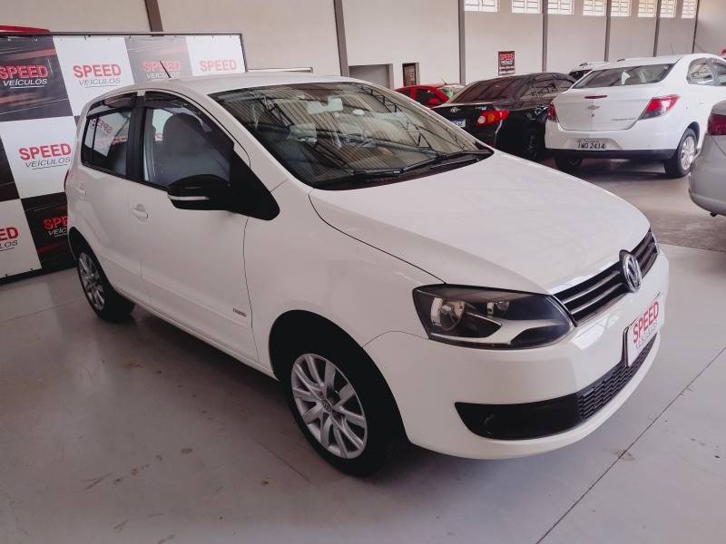 VOLKSWAGEN - FOX - 2014/2014 - Branca - R$ 43.900,00