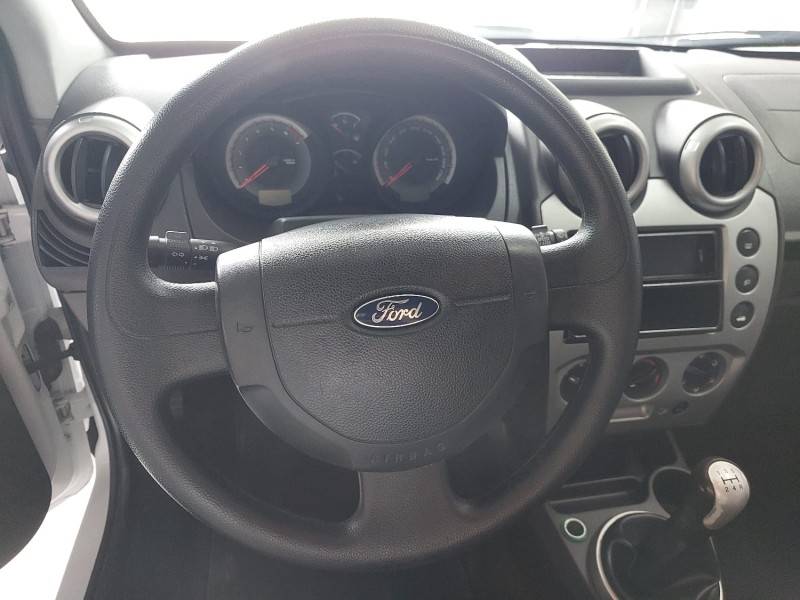 FORD - FIESTA - 2013/2014 - Branca - R$ 34.900,00
