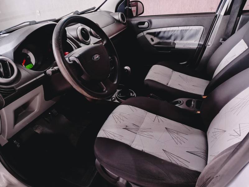 FORD - FIESTA - 2009/2009 - Prata - R$ 28.900,00