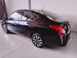 NISSAN - VERSA - 2015/2016 - Preta - R$ 51.900,00