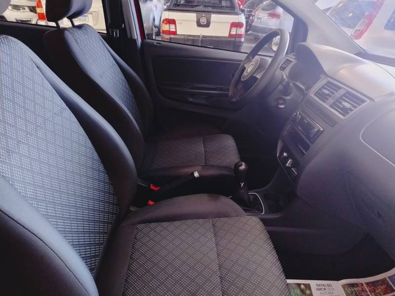 VOLKSWAGEN - FOX - 2014/2015 - Vermelha - R$ 44.900,00