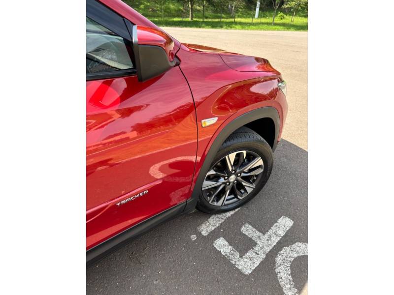CHEVROLET - TRACKER - 2022/2023 - Vermelha - R$ 105.800,00
