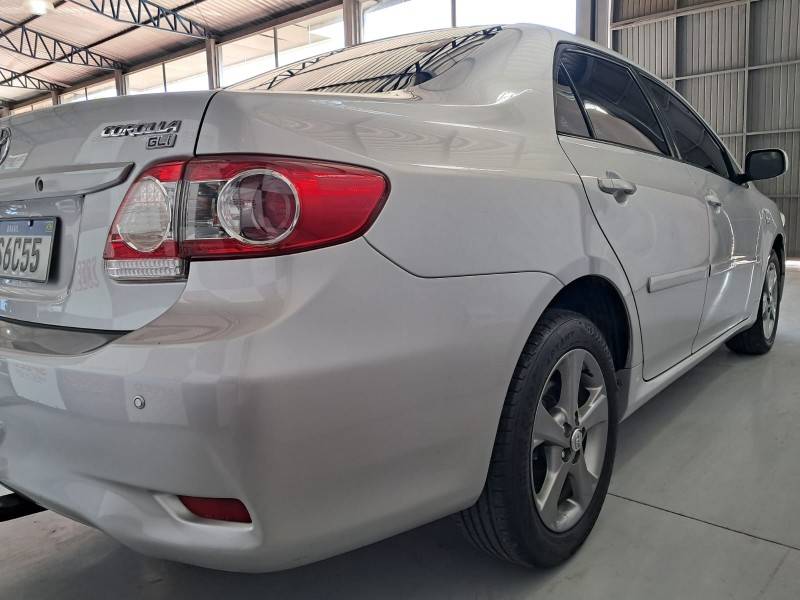 TOYOTA - COROLLA - 2011/2012 - Prata - R$ 64.900,00