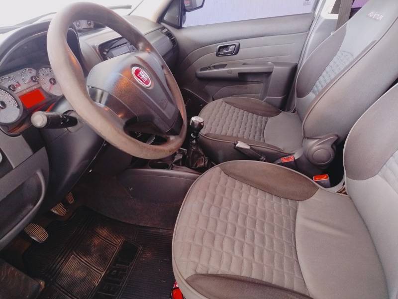 FIAT - PALIO - 2012/2013 - Prata - R$ 43.900,00
