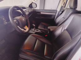 TOYOTA - HILUX - 2019/2019 - Branca - R$ 195.900,00