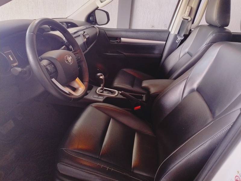 TOYOTA - HILUX - 2019/2019 - Branca - R$ 195.900,00