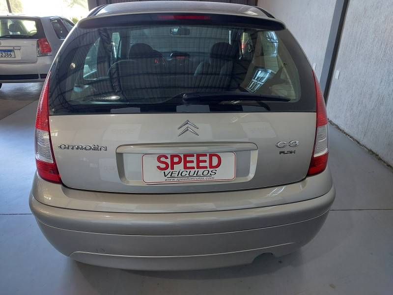 CITROËN - C3 - 2007/2008 - Prata - R$ 21.900,00