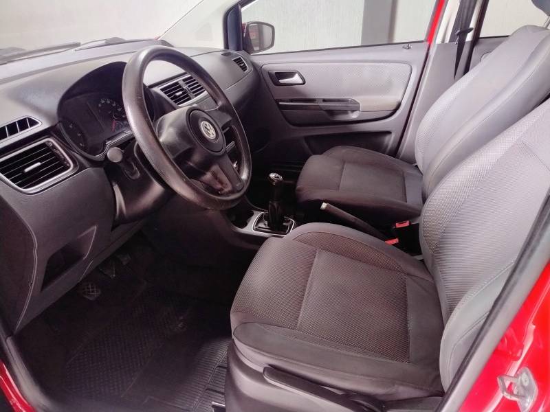 VOLKSWAGEN - FOX - 2011/2012 - Vermelha - R$ 34.900,00