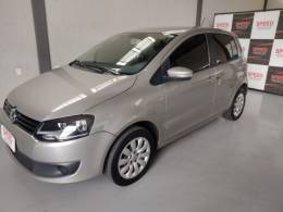 VOLKSWAGEN - FOX - 2013/2014 - Prata - R$ 43.900,00
