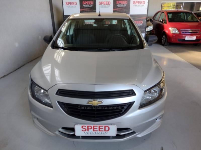 CHEVROLET - ONIX - 2018/2019 - Prata - R$ 52.900,00