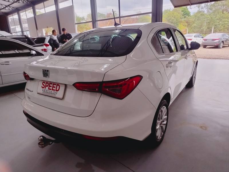 FIAT - CRONOS - 2018/2019 - Branca - R$ 59.900,00