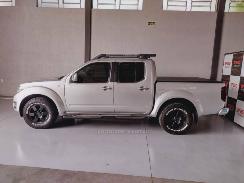 NISSAN - FRONTIER - 2014/2015 - Prata - R$ 111.900,00