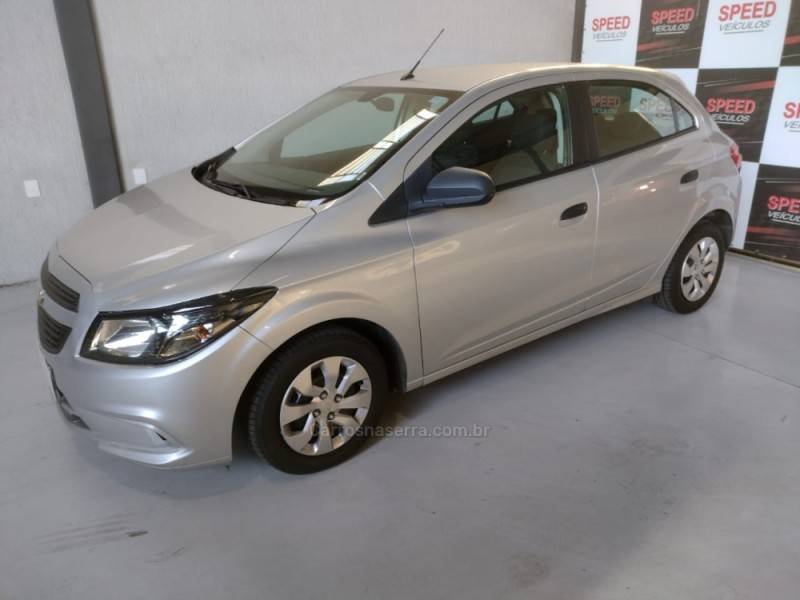 CHEVROLET - ONIX - 2018/2019 - Prata - R$ 52.900,00