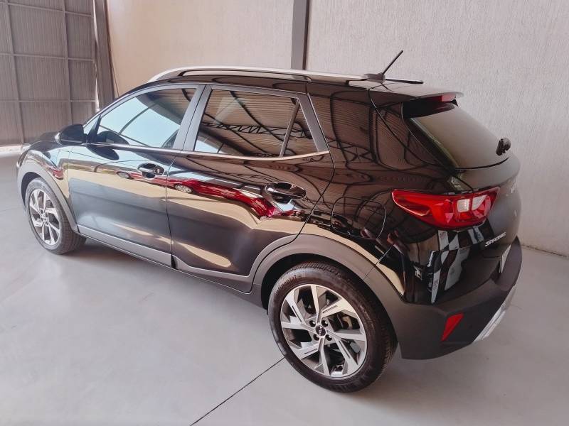 KIA MOTORS - STONIC - 2021/2022 - Preta - R$ 104.900,00