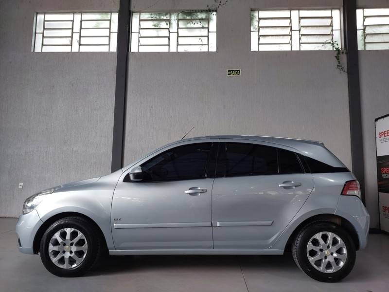 CHEVROLET - AGILE - 2010/2011 - Prata - R$ 35.900,00