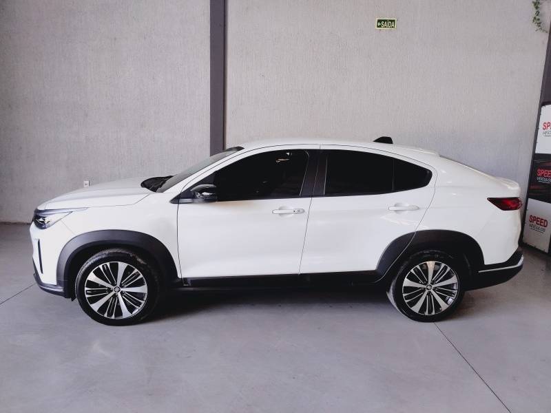 FIAT - FASTBACK - 2023/2024 - Branca - R$ 119.800,00