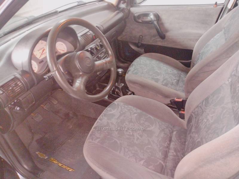CHEVROLET - CORSA - 2001/2001 - Cinza - R$ 15.900,00