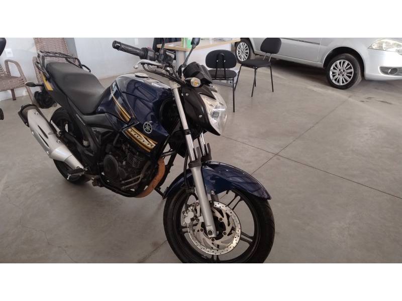 YAMAHA - FAZER - 2013/2014 - Azul - R$ 14.900,00