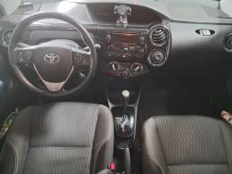 TOYOTA - ETIOS - 2016/2017 - Prata - R$ 57.900,00
