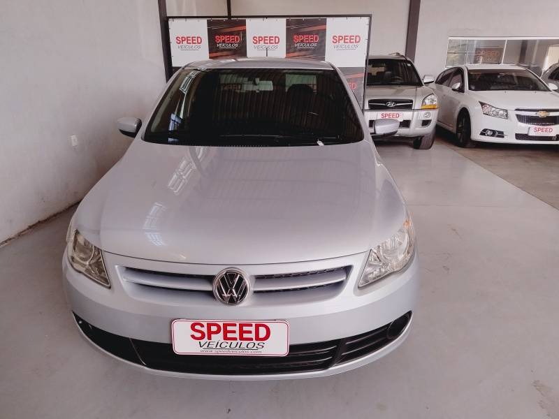 VOLKSWAGEN - VOYAGE - 2010/2011 - Prata - R$ 32.900,00