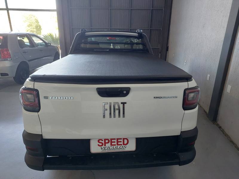 FIAT - STRADA - 2021/2022 - Branca - R$ 71.900,00