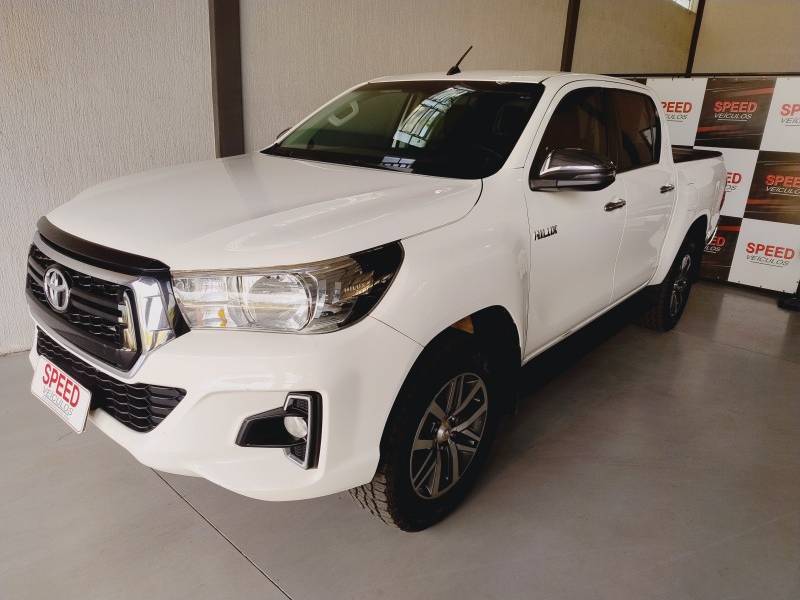TOYOTA - HILUX - 2019/2019 - Branca - R$ 195.900,00