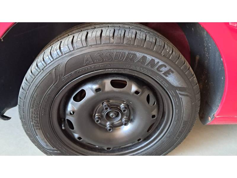 VOLKSWAGEN - FOX - 2007/2008 - Vermelha - R$ 27.900,00