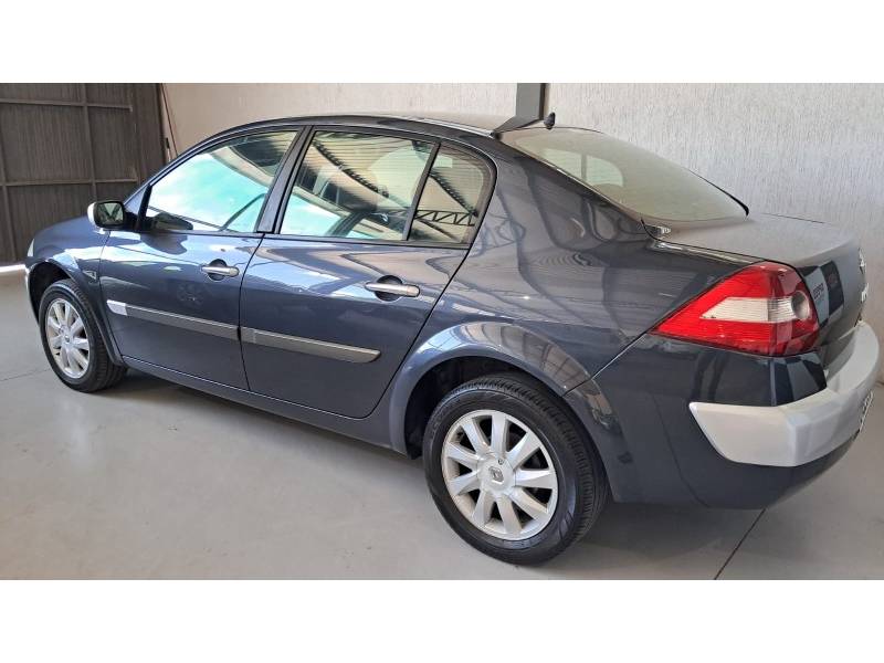 RENAULT - MÉGANE - 2006/2007 - Cinza - R$ 24.900,00