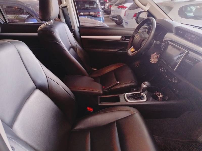 TOYOTA - HILUX - 2019/2019 - Branca - R$ 195.900,00