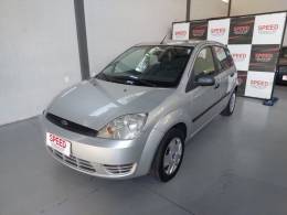 FORD - FIESTA - 2003/2004 - Branca - R$ 17.900,00