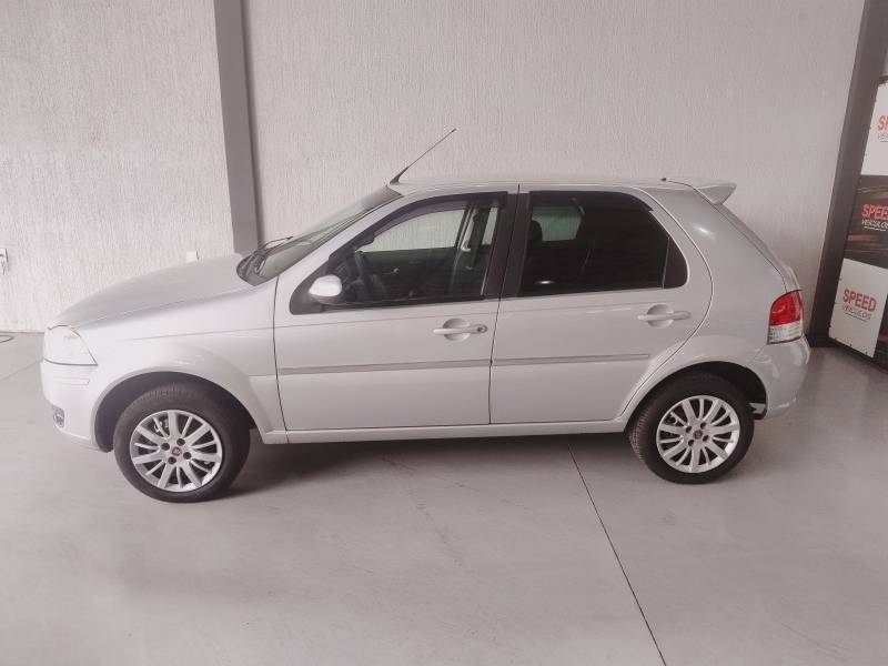 FIAT - PALIO - 2009/2010 - Prata - R$ 31.800,00