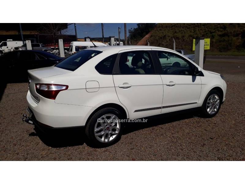 FIAT - GRAND SIENA - 2016/2016 - Branca - R$ 42.900,00