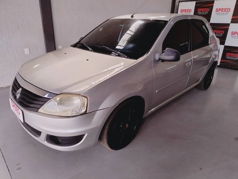 RENAULT - LOGAN - 2010/2011 - Prata - R$ 27.900,00
