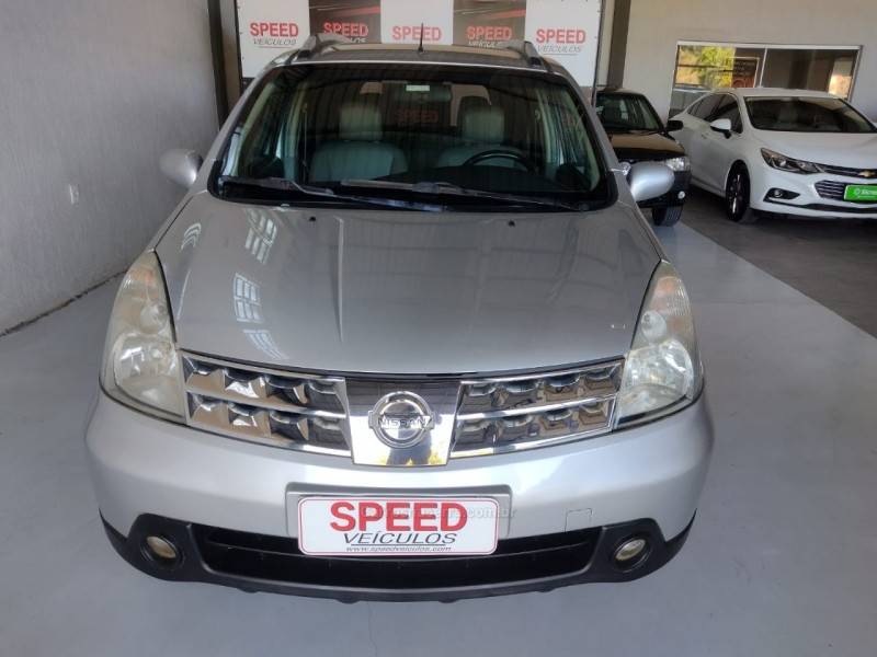 NISSAN - LIVINA - 2010/2011 - Prata - R$ 38.900,00