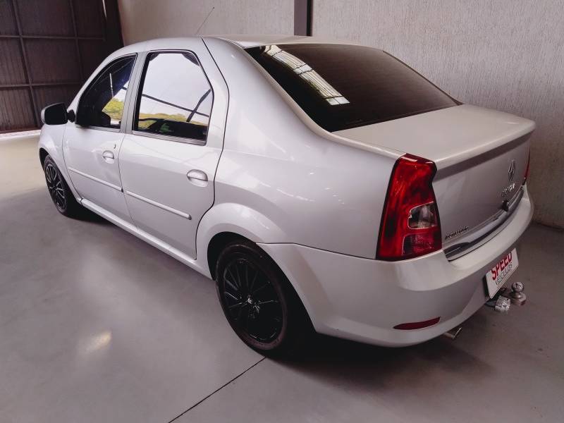 RENAULT - LOGAN - 2010/2011 - Prata - R$ 27.900,00