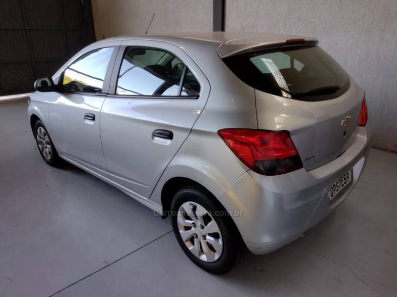 CHEVROLET - ONIX - 2018/2019 - Prata - R$ 52.900,00