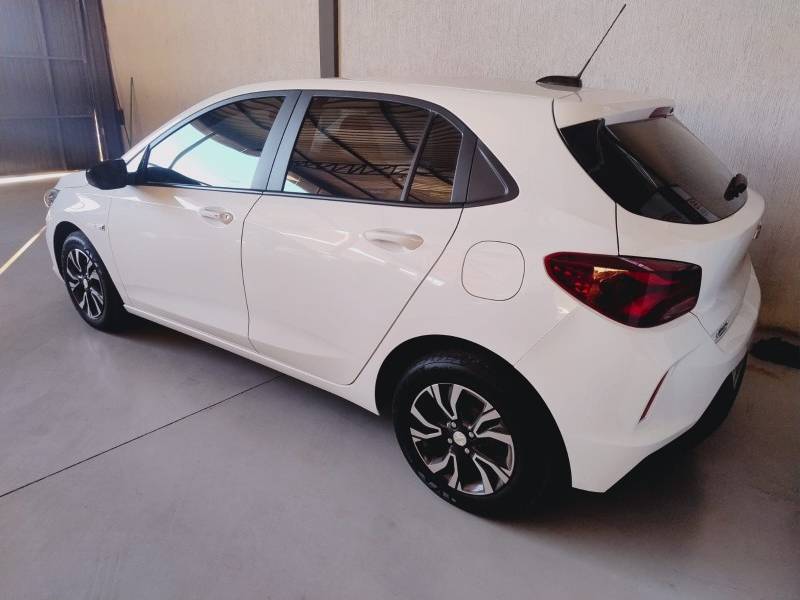 CHEVROLET - ONIX - 2024/2024 - Branca - R$ 82.900,00
