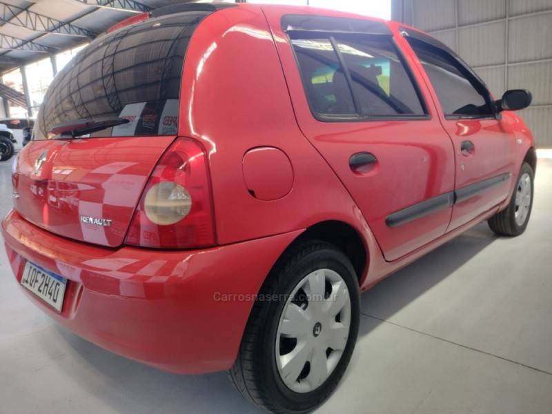 RENAULT - CLIO - 2009/2010 - Vermelha - R$ 24.900,00