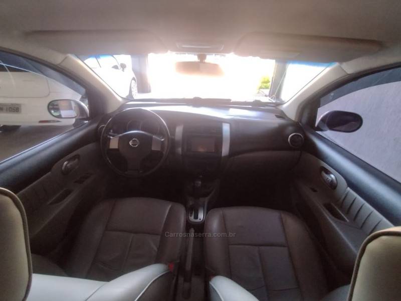 NISSAN - LIVINA - 2010/2011 - Prata - R$ 38.900,00