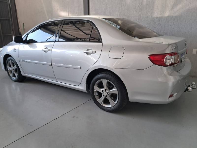 TOYOTA - COROLLA - 2011/2012 - Prata - R$ 64.900,00