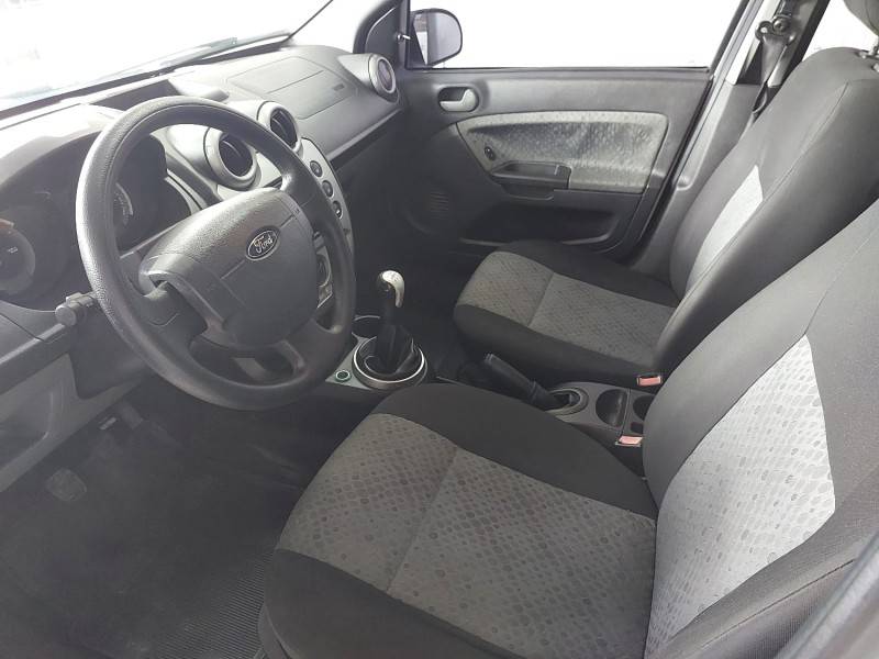 FORD - FIESTA - 2013/2014 - Branca - R$ 34.900,00