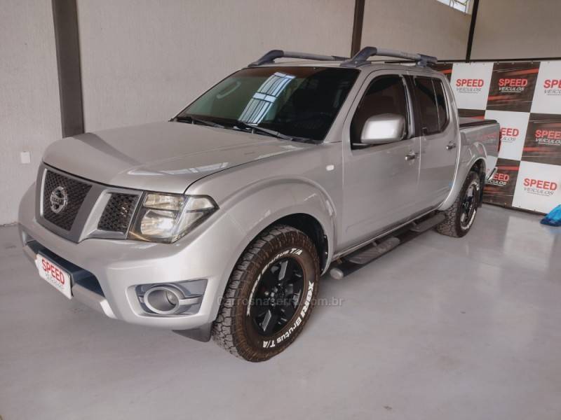 NISSAN - FRONTIER - 2014/2015 - Prata - R$ 111.900,00