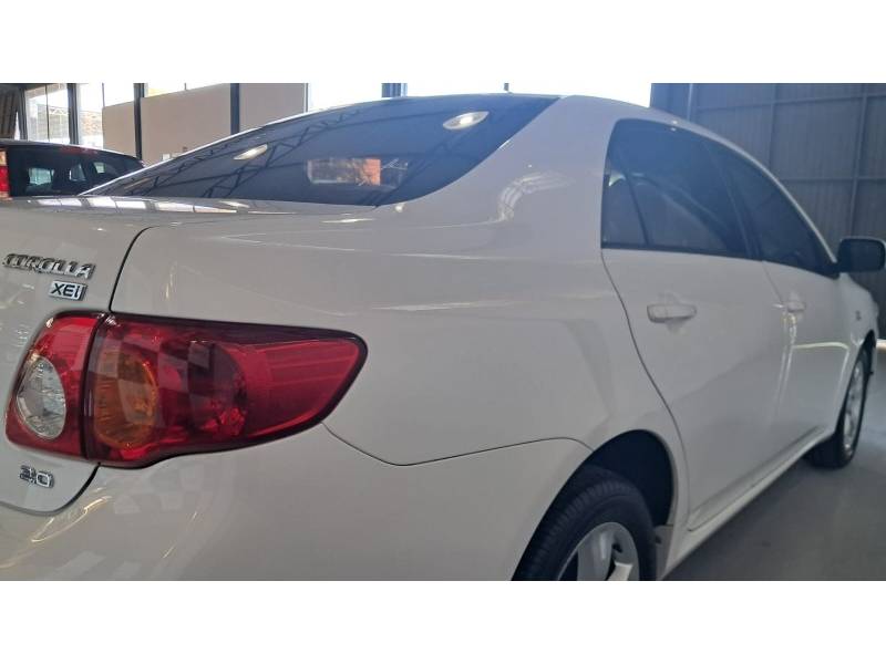 TOYOTA - COROLLA - 2010/2011 - Branca - R$ 64.900,00