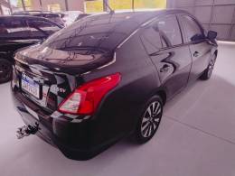 NISSAN - VERSA - 2015/2016 - Preta - R$ 51.900,00