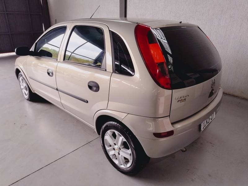 CHEVROLET - CORSA - 2003/2004 - Bege - R$ 24.900,00