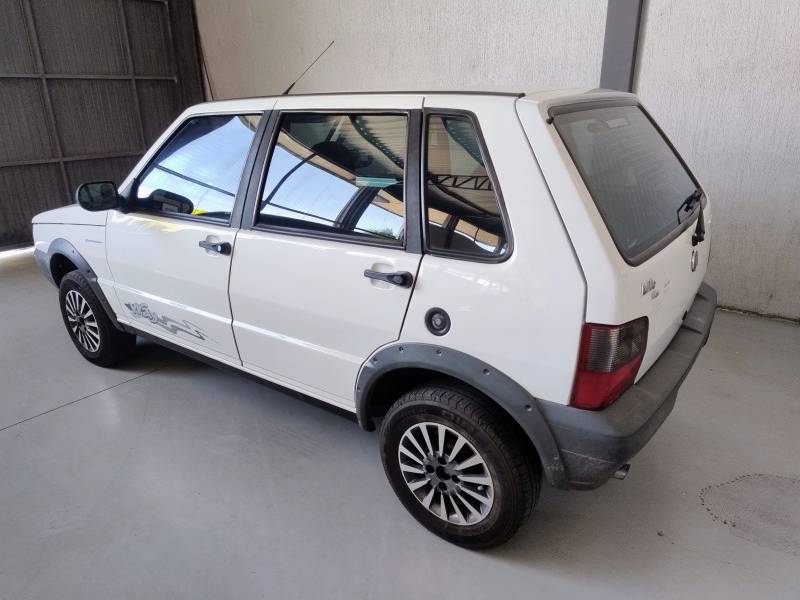 FIAT - UNO - 2012/2013 - Branca - R$ 31.800,00