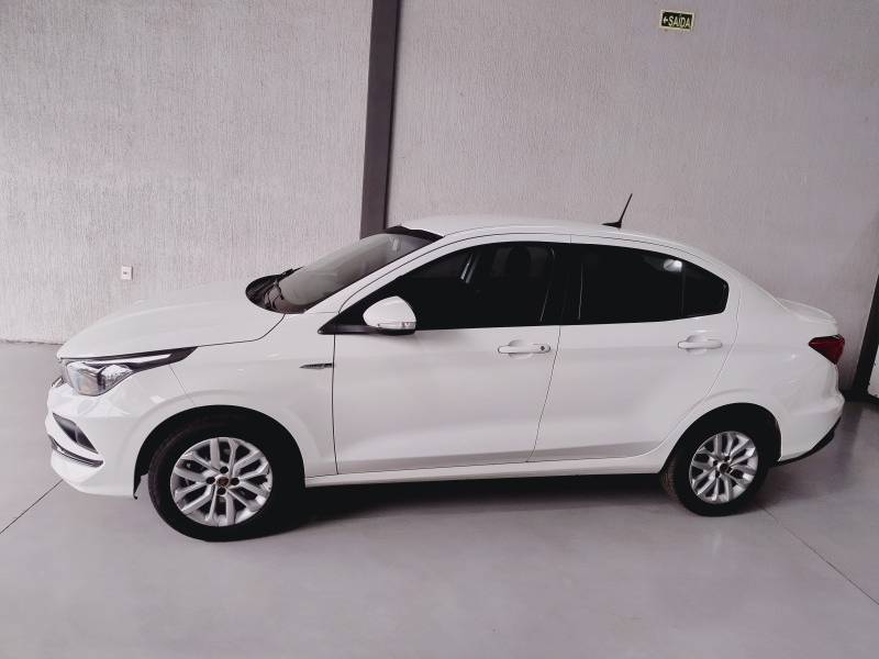 FIAT - CRONOS - 2018/2019 - Branca - R$ 59.900,00